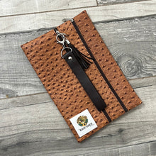 Load image into Gallery viewer, Leather clutch bag